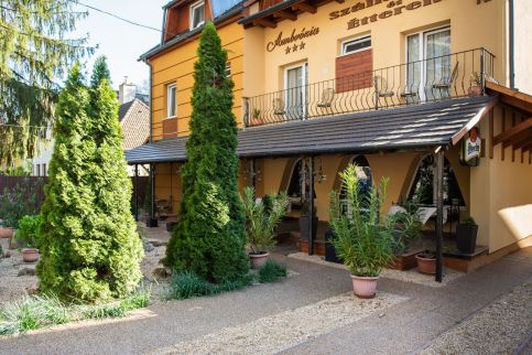 Ambrózia Szálláshely és Étterem32