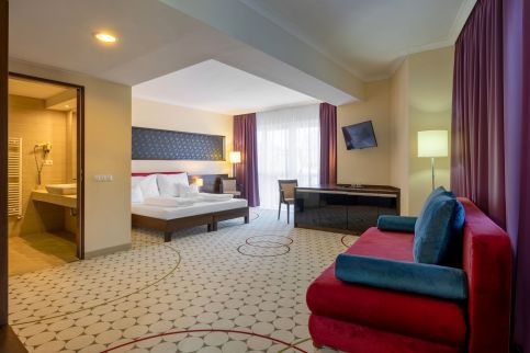 Aurora Hotel78