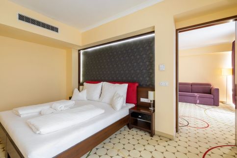 Aurora Hotel81