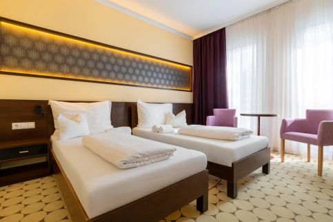 Aurora Hotel83