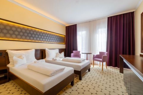Aurora Hotel84