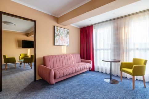 Aurora Hotel96