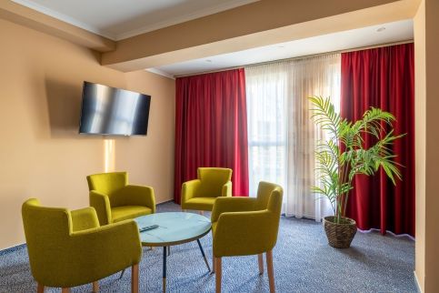 Aurora Hotel98
