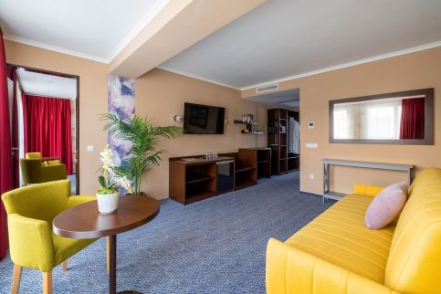 Aurora Hotel102