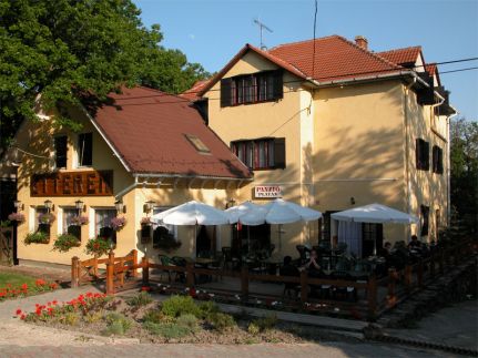 Platán Panzió1