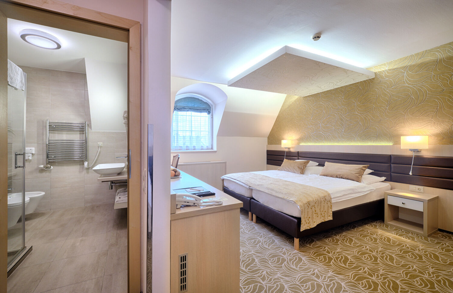 Hotel Kiss – Tata fotó 10