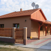 Tisza-Tavirózsa Vendégház