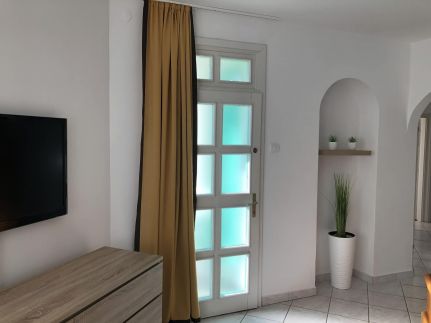 Greenhouse Apartman12