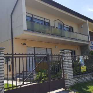 Lara Apartmanház1