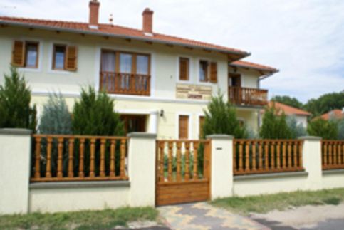 Botos Villa2