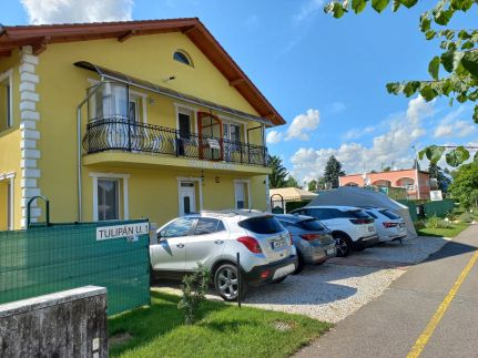 Yellow Apartment5