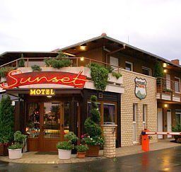 Sunset Motel16