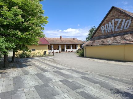 Eszter Panzió18