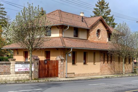 Cherry Apartmanház49