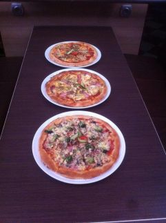 Pizza Karaván1