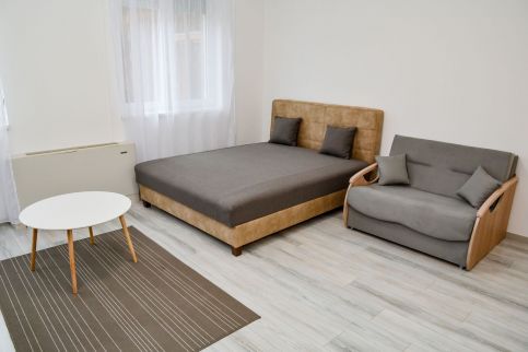 Héli Apartman E18