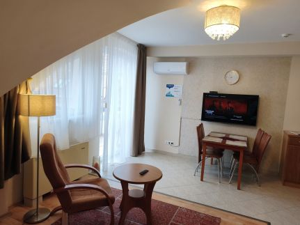 Lola Apartman7