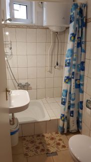 Őszilomb Muskátli Apartman8