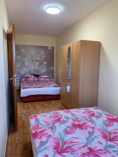 Bíbor Apartman8