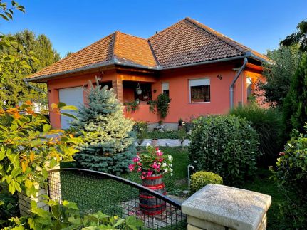 Betti Apartman24