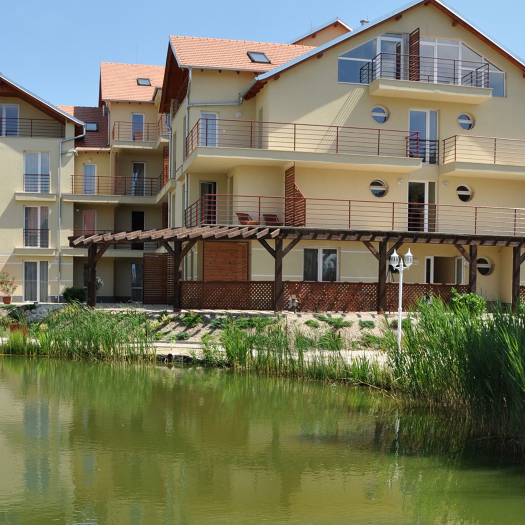 Napsugár Apartman Hotel – Cserkeszőlő