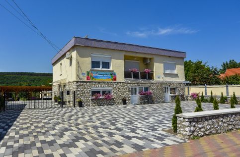 Flamingo Villa & Apartman5