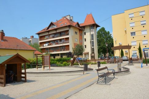 László Apartman