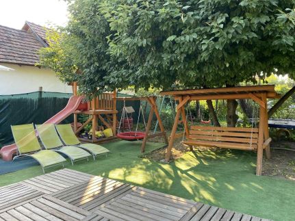 Virágos Apartmanház63