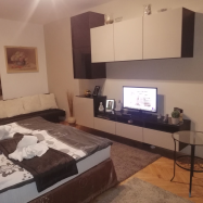 Heni Apartman