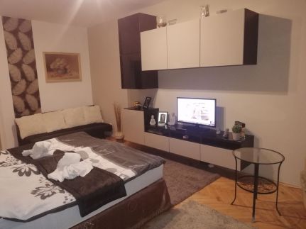 Heni Apartman