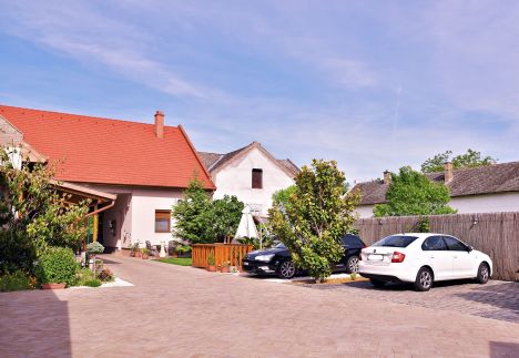 Makotel Apartmanház25