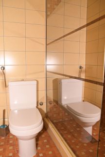 Makotel Apartmanház42