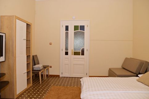 Makotel Apartmanház48