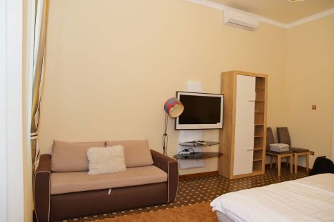 Makotel Apartmanház55
