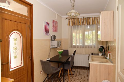 Makotel Apartmanház58
