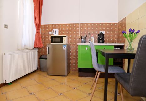 Makotel Apartmanház63