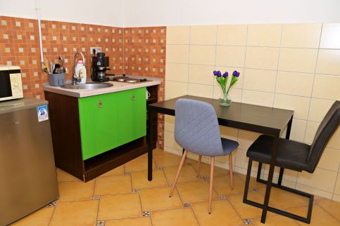 Makotel Apartmanház64