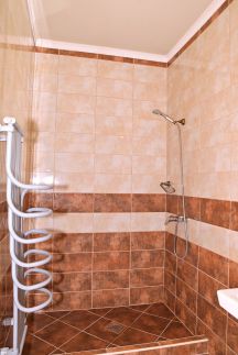 Makotel Apartmanház68