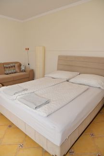 Makotel Apartmanház76