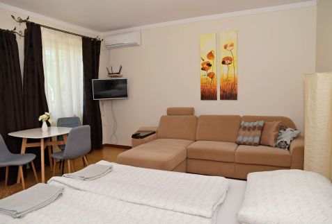 Makotel Apartmanház77