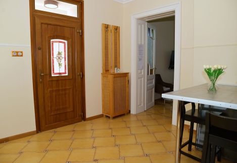 Makotel Apartmanház82