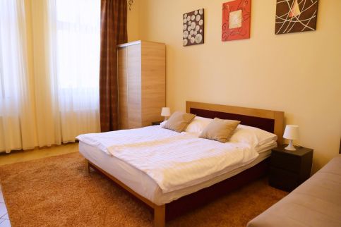 Makotel Apartmanház89