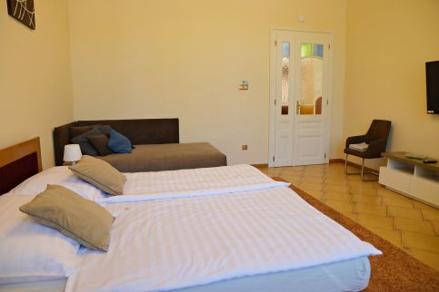 Makotel Apartmanház92
