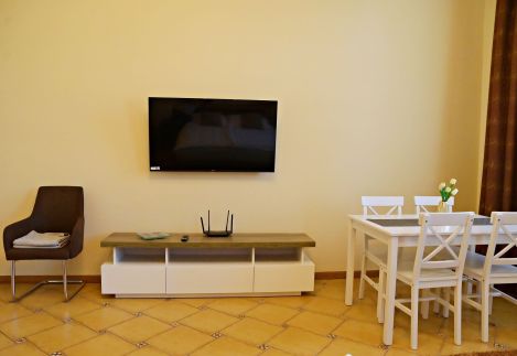 Makotel Apartmanház93