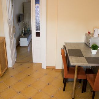 Makotel Apartmanház12