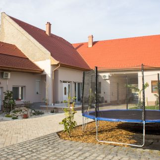 Makotel Apartmanház7