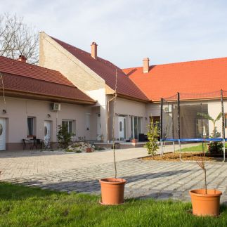 Makotel Apartmanház8