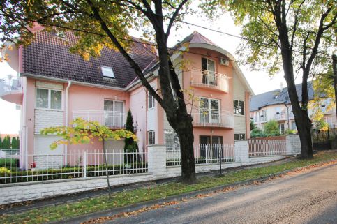 Suzanna Apartman1