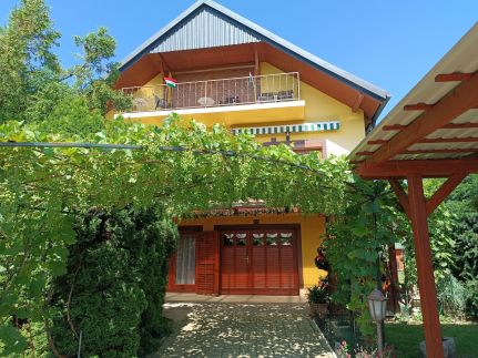 Anna-Ilona Apartman48
