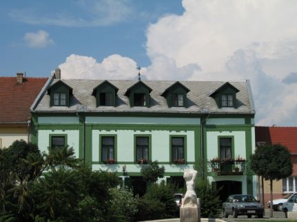 Hotel Aranykereszt Gyula